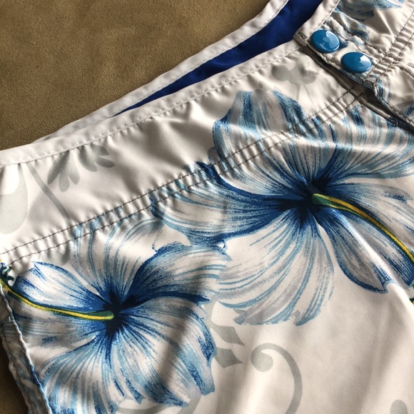 Rip Curl white / blue board shorts - Picture 2 of 8